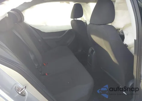 2015 Volkswagen Jetta 1.8T Se z USA, uszkodzony, nr VIN 3VWD07AJXFM278084